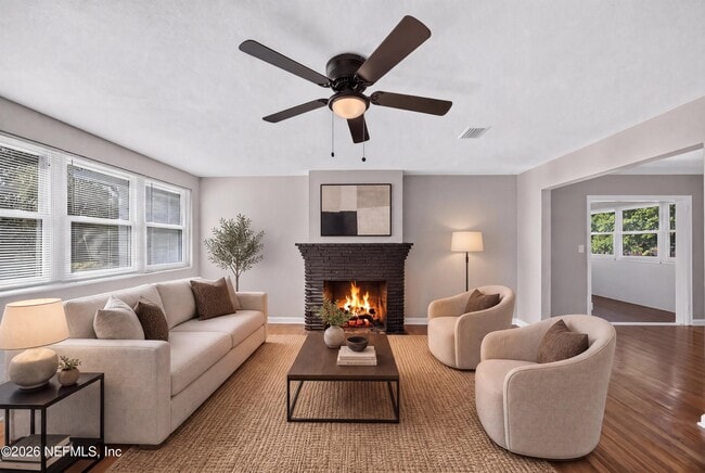 Photo - 6338 Mercer Cir W