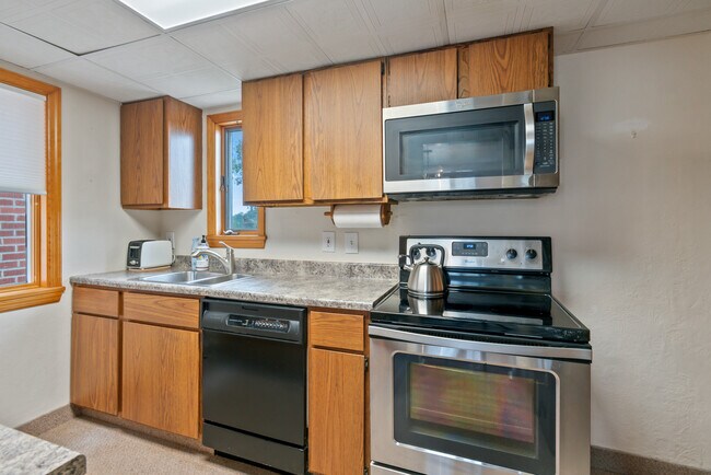 Photo - 802 Dunster St