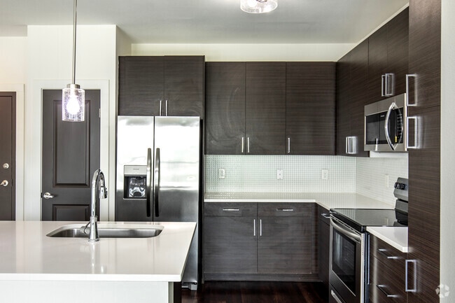 2BR, 2BA - 1322SF - 936 S Howard Ave Tampa, FL 33606-2421