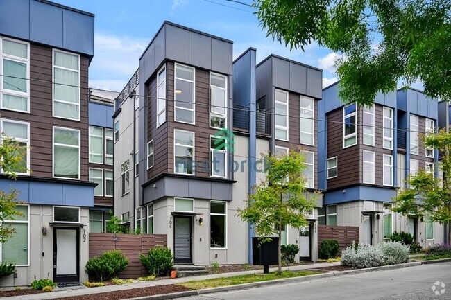 Building Photo - 2 BED & 2 BATH TOWNHOUSE FOR RENT