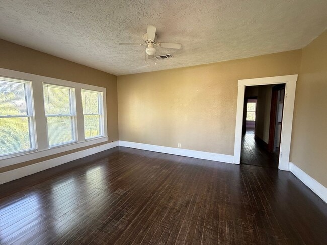 Photo - 4 bedroom 2 bath house!