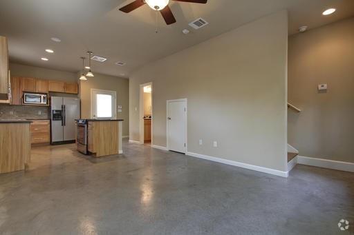 Building Photo - 811 W 30th St Rental