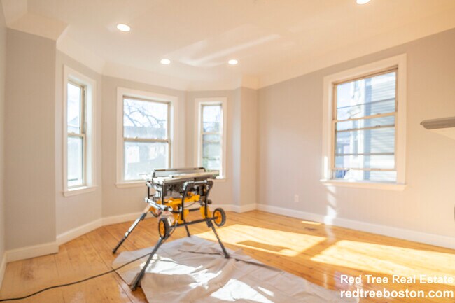 48 Green St Unit 2
