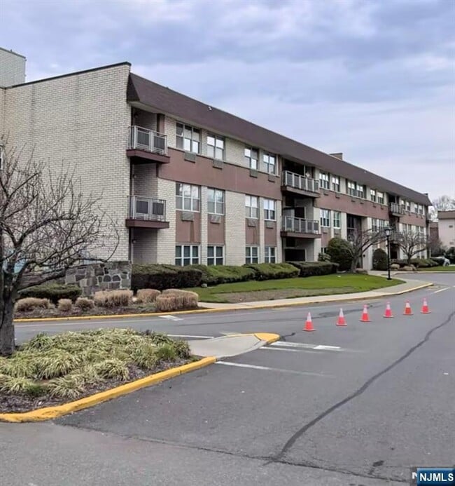 Building Photo - 1111 River C32 Unit C32