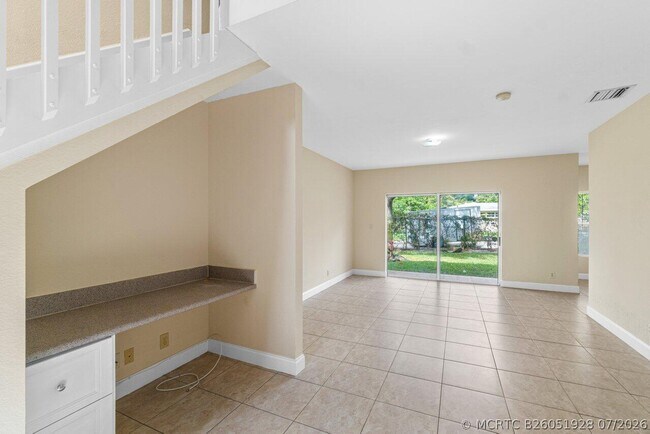 Photo - 809 Talia Cir