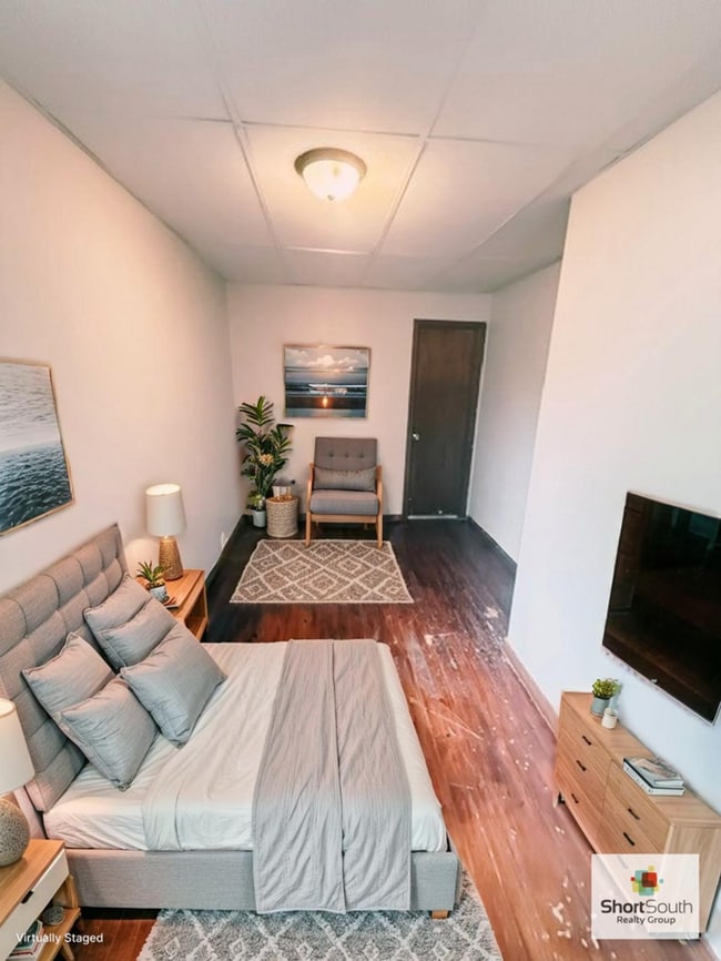 Updated 2 bed 1 bath main floor apartment