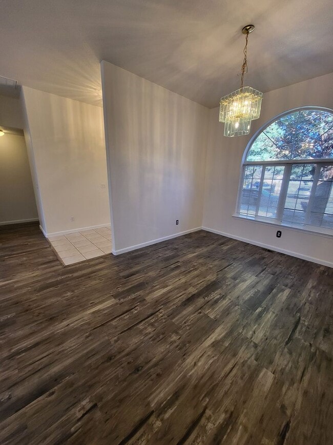 Photo - 2121 Courtside Dr- Spacious House now available in the Silver Oak Community!