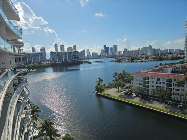 Building Photo - 3250 NE 188th St Unit 906