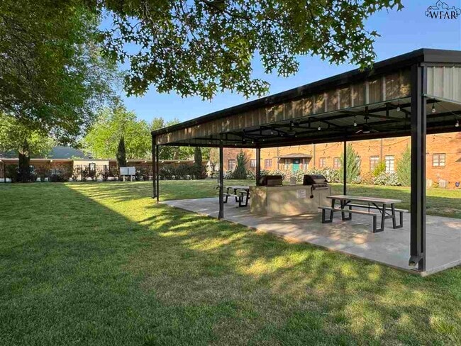 Photo - 3701 Southmoor Ln