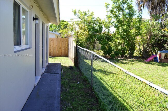 Photo - 701 SW 15th Ave Unit 3