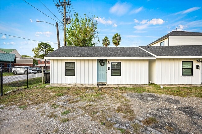 Photo - 7303 Market St