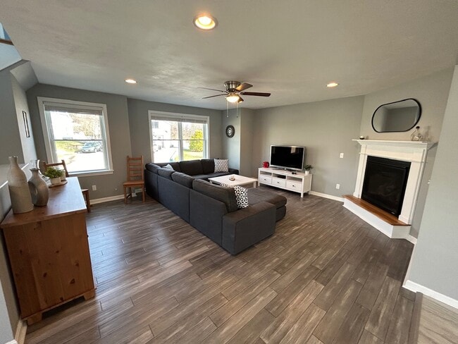 Photo - 676 Burncoat St