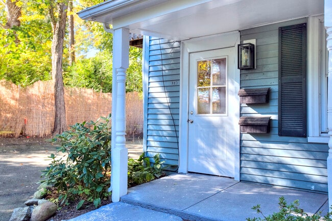 Building Photo - 115 Wilton Rd Unit 2A