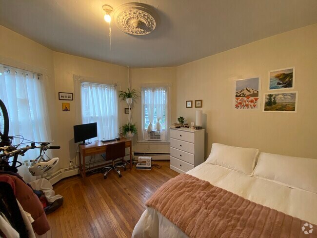 Building Photo - 78 Hillside St Unit 2 Rental