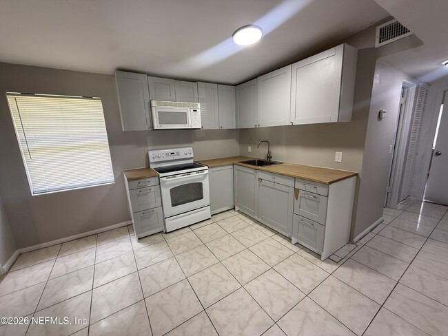 Photo - 4207 Homer Rd N