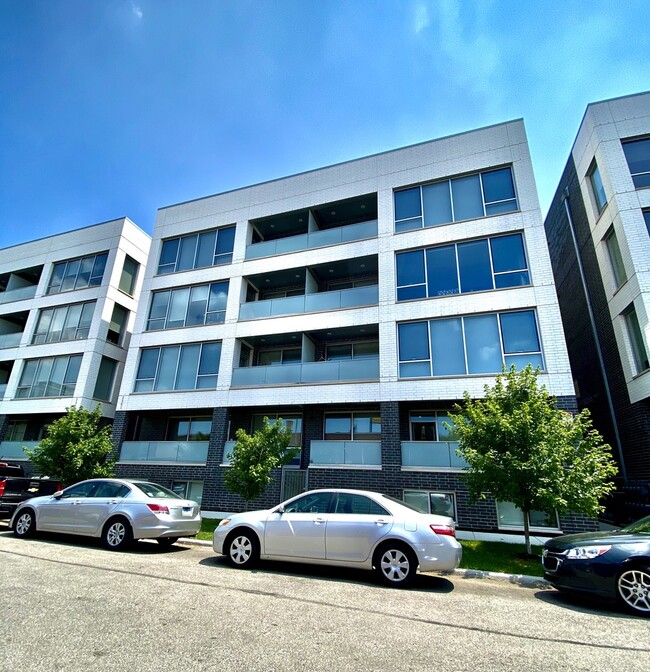 Building Photo - 2353 N Seeley Ave Unit 4C Rental