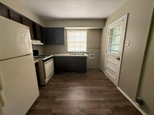 Photo - 2968 Lark Rd