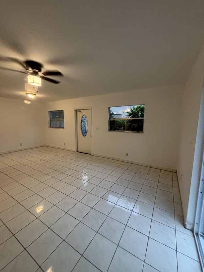 Building Photo - 2315 Jackson St Rental
