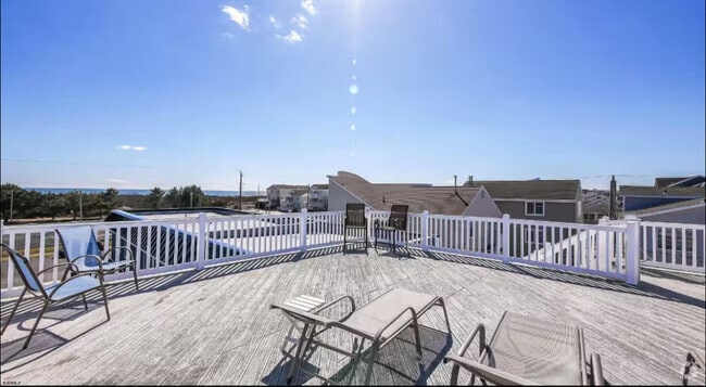 Building Photo - 3401 Ocean Ave Unit 4 Rental
