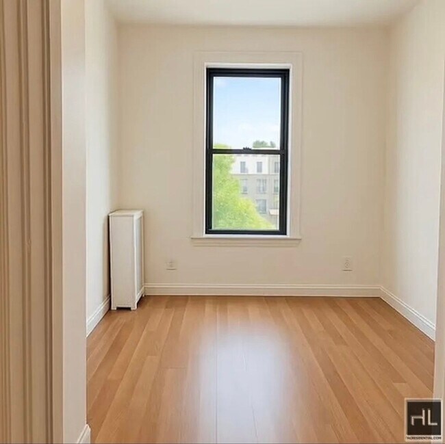 Photo - 2-Bedroom 1-Bathroom in an amazing Astoria Location Unit 3R