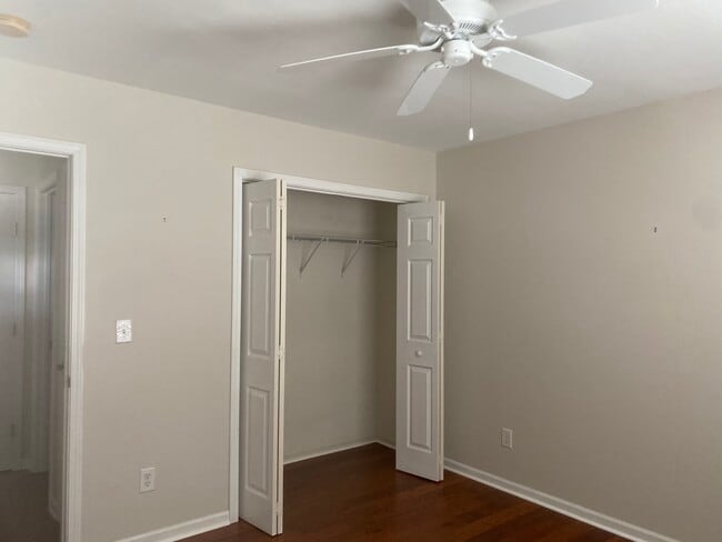 Photo - 1040 Bridgeport Way