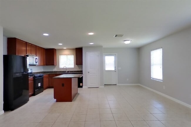 Photo - 930 Salado Slough Ln