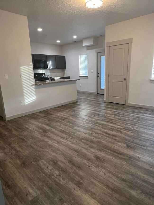 Building Photo - WELCOME TO SUNBEAM TOWNHOMES