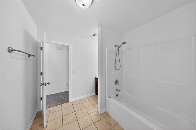 Photo - 656 Woodland St