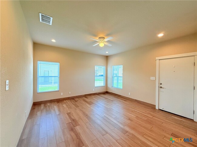 Photo - 1168 Sycamore St