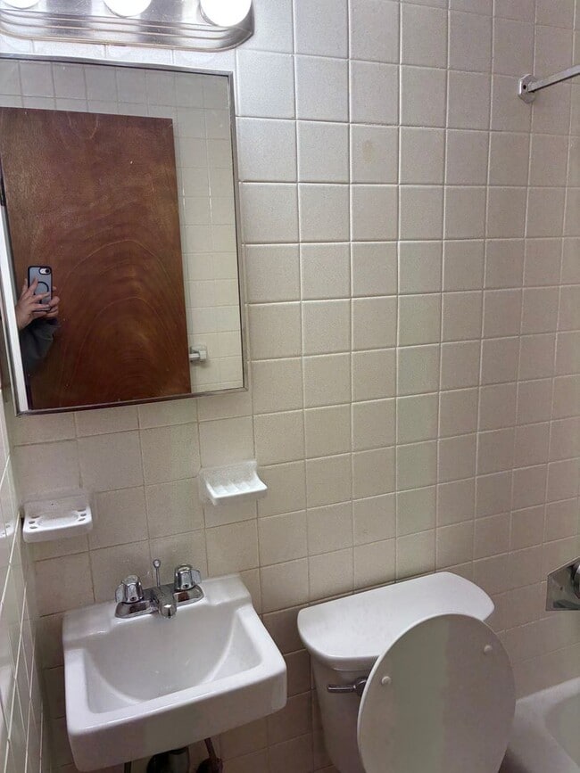 Photo - Nicely located 1 bed with heat and water i...