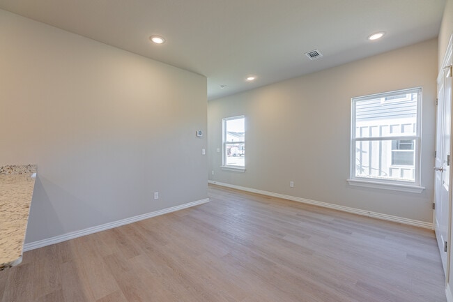 Photo - 1601 Casuarina Dr