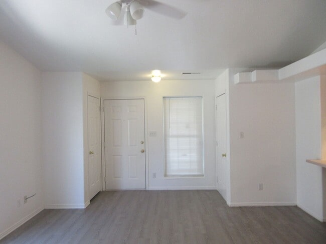 Photo - **Move-In Bonus!** 3 bed, 2 bath Twin Home