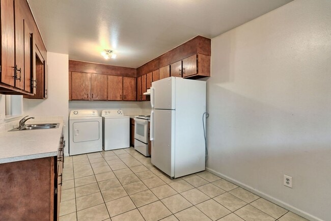 Photo - Students Welcome! Great Location! Unit 2821 Stanford Rd