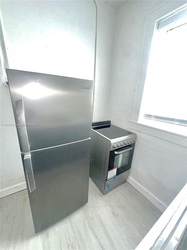 Photo - 967 SW 5th St Unit 17