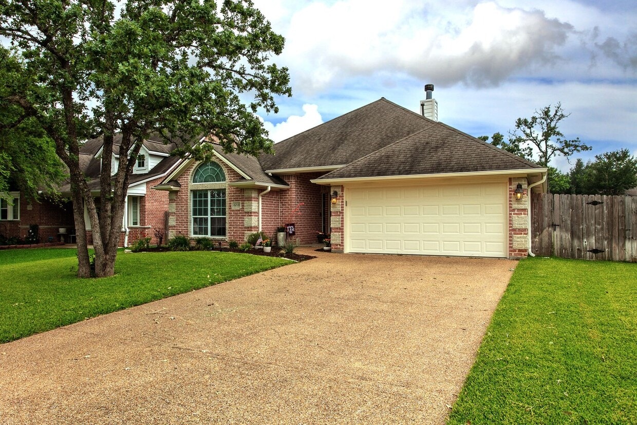 3 bedroom, 2 bathroom home in the Castlega... - 3 bedroom, 2 bathroom home in the Castlega...