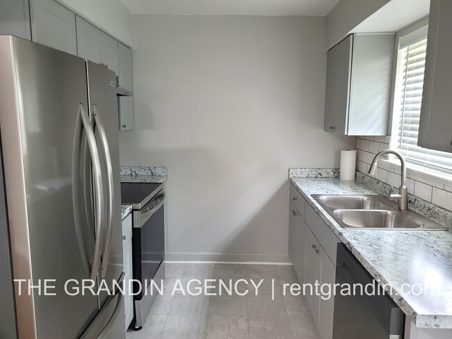 Photo - 3728 Red Fox Dr NW