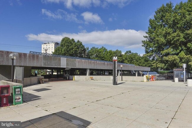 Photo - 10401 Grosvenor Pl Unit 1405