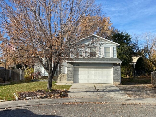 Building Photo - Beautiful home in great location