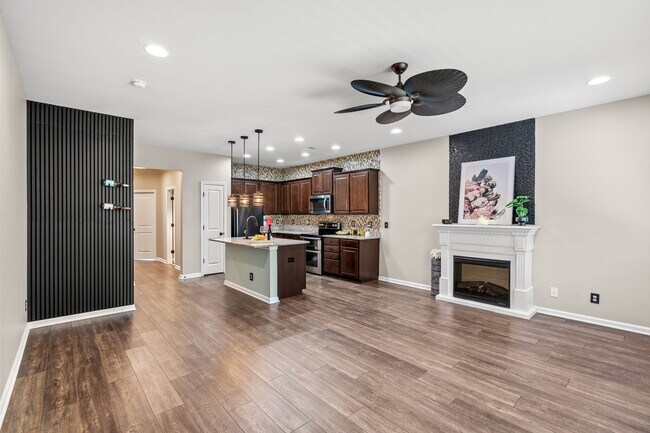 Kitchen / Living Room - 257 Castle Dr