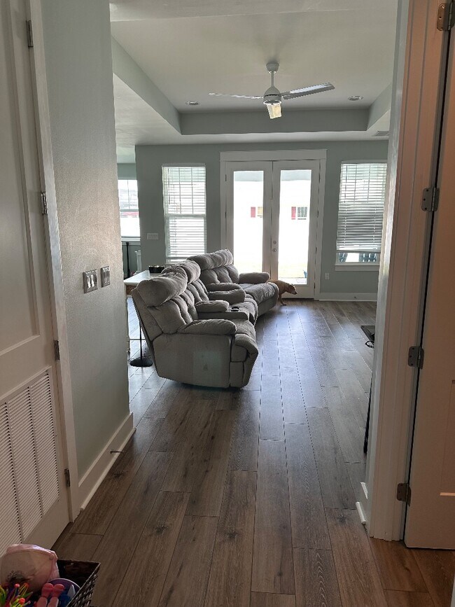 Photo - 409 Mill Point Ln