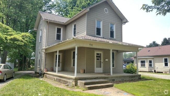 Building Photo - 700 E High Ave Rental