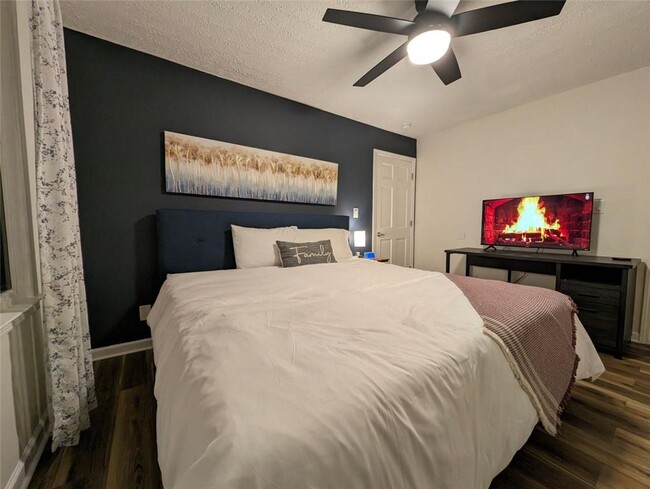 Photo - 1303 Colony Dr