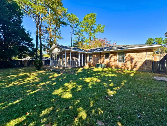 Photo - 110 Windsor Dr