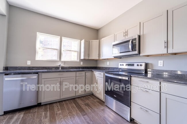 Photo - 50 W 25th St