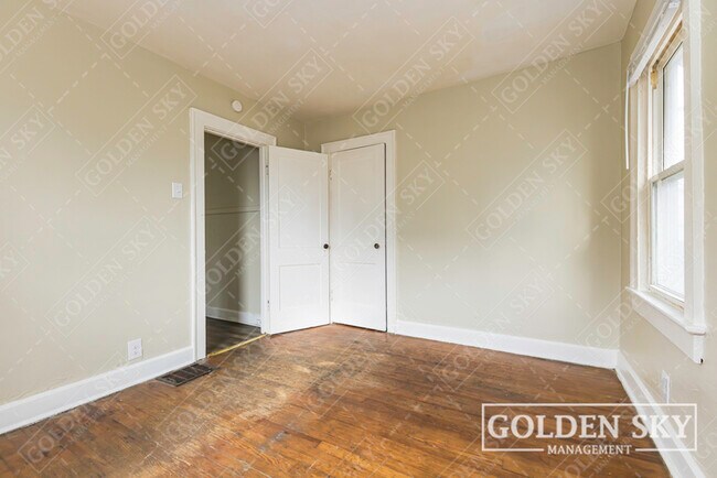 Photo - 2937 N Kenwood Ave