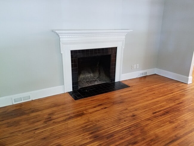 Photo - 3525 Draper Ave