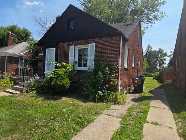 Photo - 18627 Curtis St