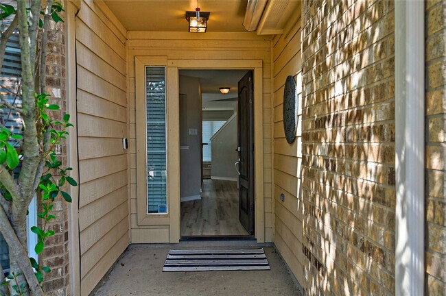 Photo - 19803 Lindenwick Ct