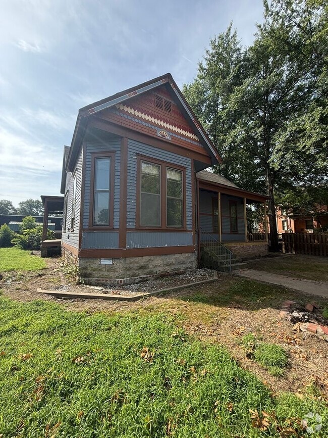 Building Photo - 300 N 17th St Unit 300 N 17th  A Rental