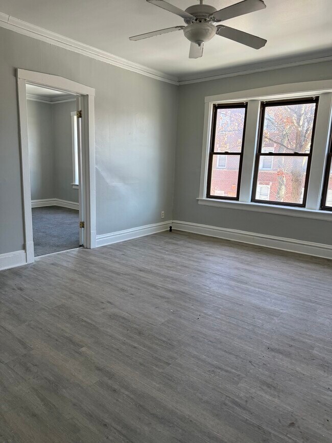 Photo - 2537 W 63rd St